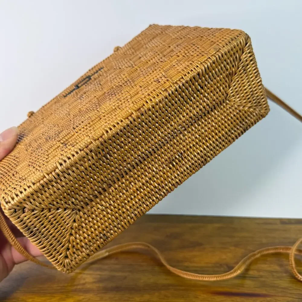 Vintage Woven Straw Grass Hawaiian Purse Crossbody